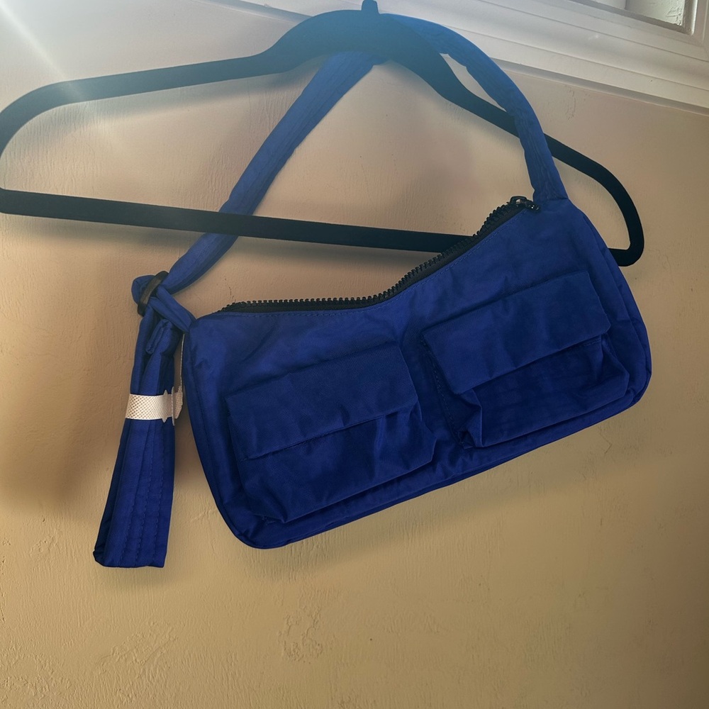 BAGGU Lapis Cargo Shoulder Bag Deep Blue Nylon Bag with Front Pockets - Picture 2 of 3